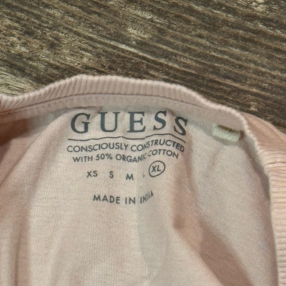 Guess TShirt​​ - Picture 3 of 5